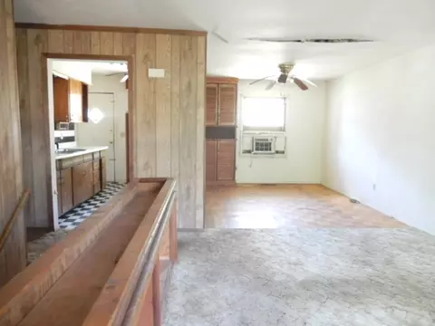 Living - 573 Moore St, Kankakee, IL 60901 photo 4 of 5