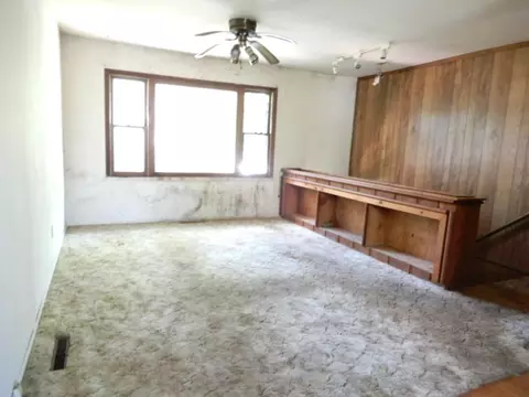 Living - 573 Moore St, Kankakee, IL 60901 photo 1 of 5