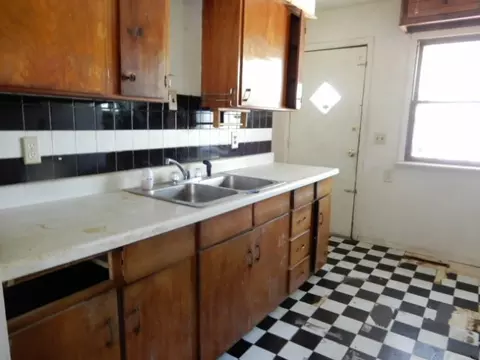 Kitchen - 573 Moore St, Kankakee, IL 60901 photo 1 of 2