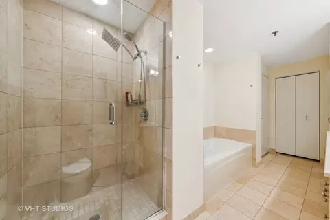 Bath - 57 E Delaware Pl #2001, Chicago, IL 60611 photo 2 of 3
