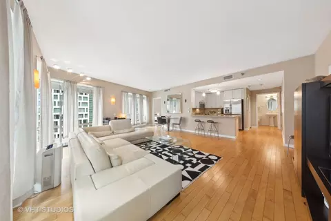 Living - 57 E Delaware Pl #2001, Chicago, IL 60611 photo 3 of 5