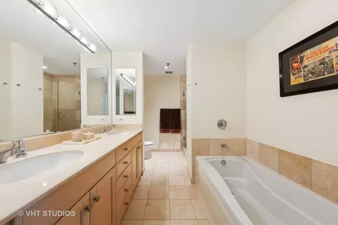 Bath - 57 E Delaware Pl #2001, Chicago, IL 60611 photo 1 of 3
