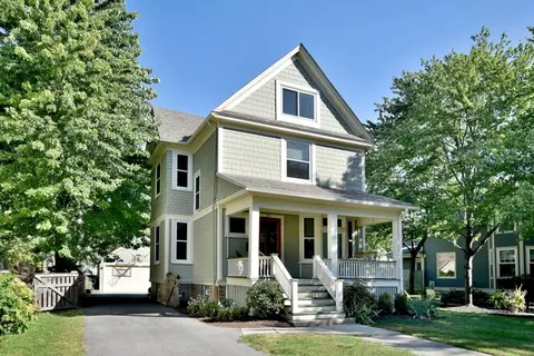 29 Brewster Ave, La Grange Park, IL 60526