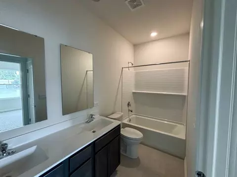 Bath - 1129 Bluebell Ln, Bartlett, IL 60103 photo 1 of 3