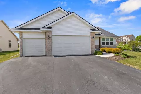 9910 Lismore Rd, Roscoe, IL 61073