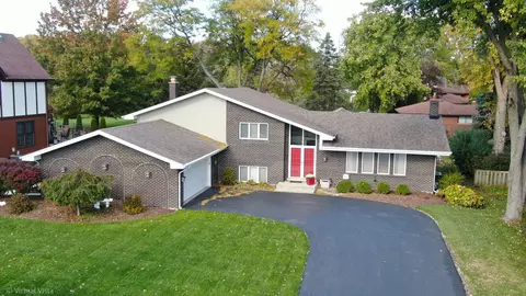 17 W036 Terry Trl, Willowbrook, IL 60527
