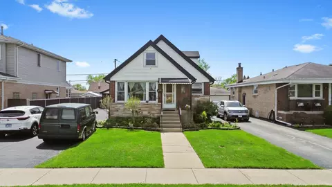 6125 W 82nd Pl, Burbank, IL 60459