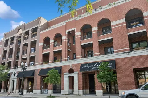 4727 N Clark St #2S, Chicago, IL 60640