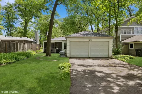 Exterior - 836 E Glenwood Rd, Glenview, IL 60025 photo 3 of 3
