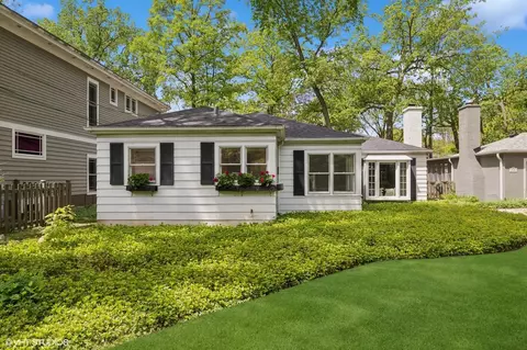 836 E Glenwood Rd, Glenview, IL 60025