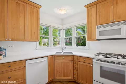 Kitchen - 836 E Glenwood Rd, Glenview, IL 60025 photo 2 of 2