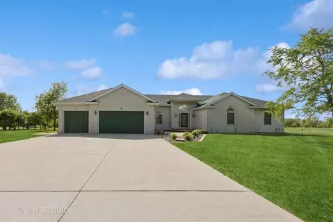 Exterior - 23803 E 3100 North Rd, Dwight, IL 60420 photo 3 of 9