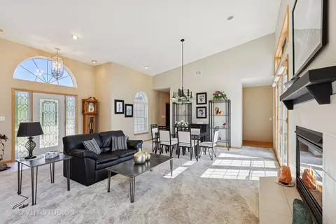 Living - 23803 E 3100 North Rd, Dwight, IL 60420 photo 2 of 4
