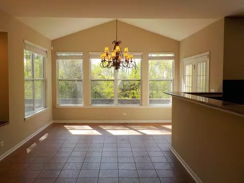180 Primrose Ln, Bartlett, IL 60103 photo 4