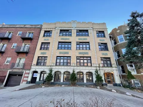1127 W Farwell Ave #305, Chicago, IL 60626