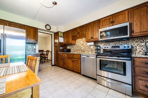 Kitchen - 6157 Willowhill Rd #A, Willowbrook, IL 60527 photo 5 of 5