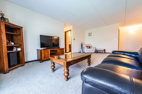 Living - 6157 Willowhill Rd #A, Willowbrook, IL 60527 photo 2 of 4