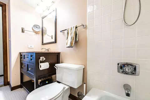 Bath - 6157 Willowhill Rd #A, Willowbrook, IL 60527 photo 3 of 5