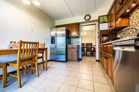 Kitchen - 6157 Willowhill Rd #A, Willowbrook, IL 60527 photo 4 of 5