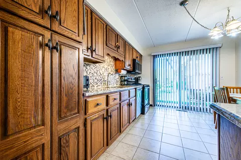 Kitchen - 6157 Willowhill Rd #A, Willowbrook, IL 60527 photo 1 of 5