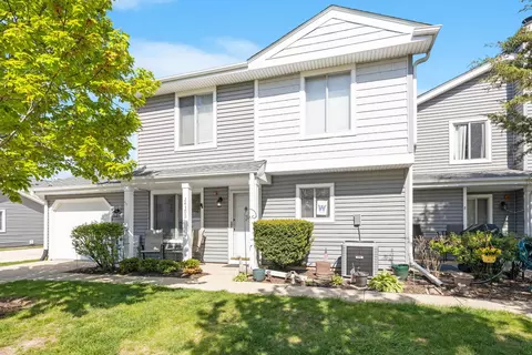 2430 Brunswick Cir #1-D, Woodridge, IL 60517