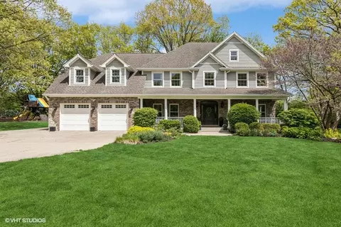 8250 Steepleside Dr, Burr Ridge, IL 60527