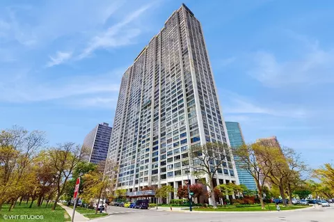 2800 N Lake Shore Dr #3915, Chicago, IL 60657