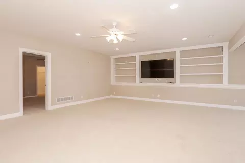 Living - 2508 Piney Run, Bloomington, IL 61705 photo 11 of 11