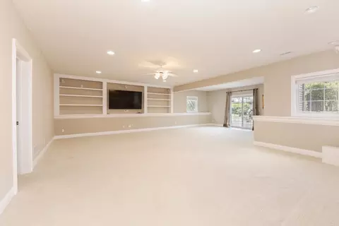 Living - 2508 Piney Run, Bloomington, IL 61705 photo 9 of 11