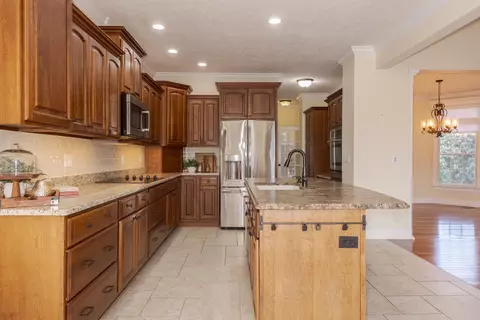 Kitchen - 2508 Piney Run, Bloomington, IL 61705 photo 5 of 6