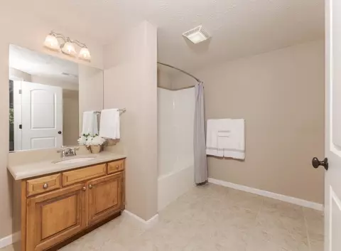 Bath - 2508 Piney Run, Bloomington, IL 61705 photo 6 of 6