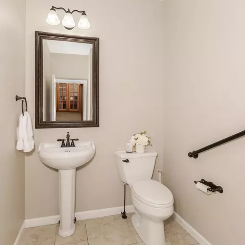 Bath - 2508 Piney Run, Bloomington, IL 61705 photo 1 of 6