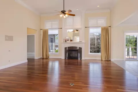 Living - 2508 Piney Run, Bloomington, IL 61705 photo 5 of 11
