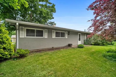 20 Fairlawn, Clinton, IL 61727