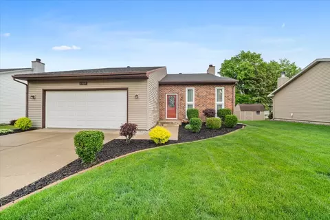 1307 Dianne Dr, Bloomington, IL 61704