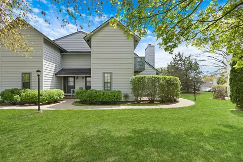 649 Chip Ct, Gurnee, IL 60031