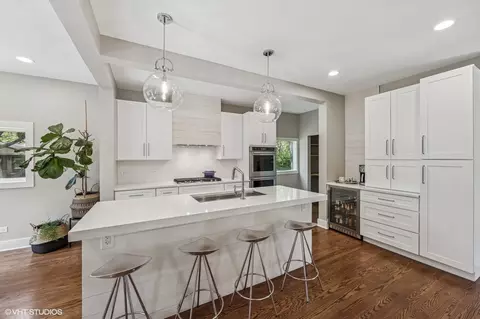 Kitchen - 146 Gale Ave, River Forest, IL 60305 photo 5 of 7