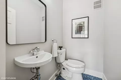 Bath - 146 Gale Ave, River Forest, IL 60305 photo 1 of 5