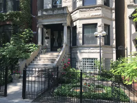 714 W Briar Pl, Chicago, IL 60657