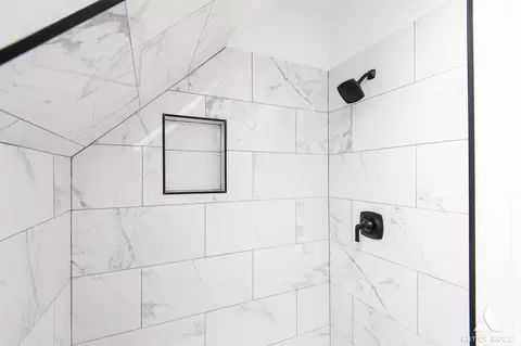 Bath - 7515 S Vernon Ave, Chicago, IL 60619 photo 1 of 3
