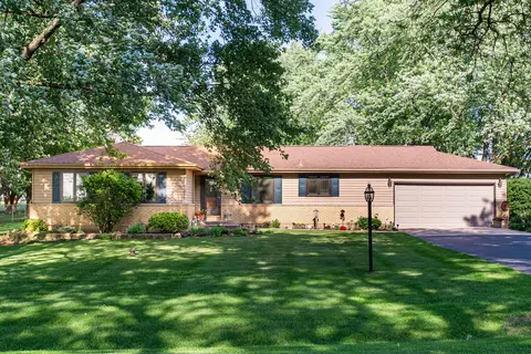 21066 Virginia Rd, Dekalb, IL 60115