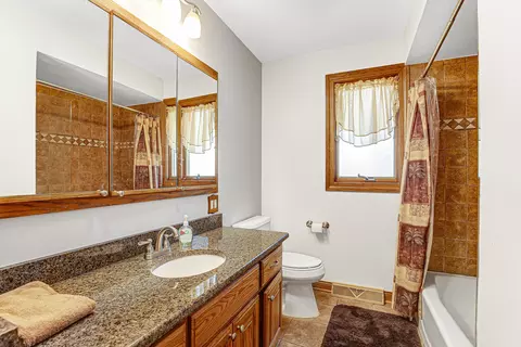 Bath - 1237 Will Dr, Lockport, IL 60441 photo 1 of 2