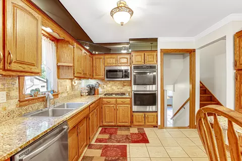 Kitchen - 1237 Will Dr, Lockport, IL 60441 photo 2 of 4