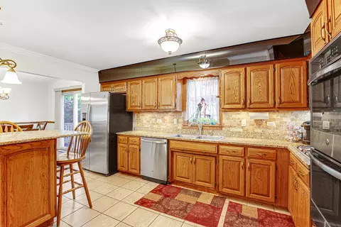 Kitchen - 1237 Will Dr, Lockport, IL 60441 photo 3 of 4