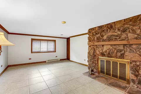 Living - 1237 Will Dr, Lockport, IL 60441 photo 3 of 4