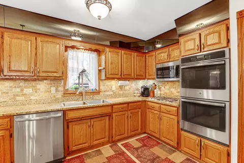 Kitchen - 1237 Will Dr, Lockport, IL 60441 photo 4 of 4