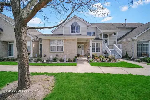 1677 Brightwood Pl #8B, Aurora, IL 60506