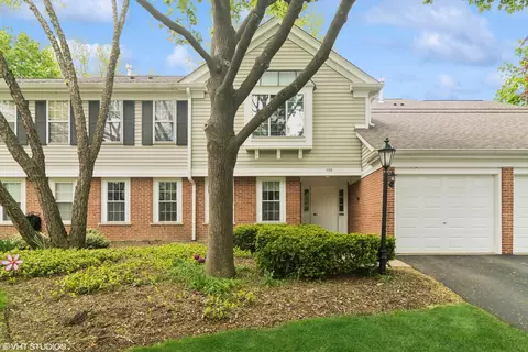 708 Newgate Ln #A, Prospect Heights, IL 60070