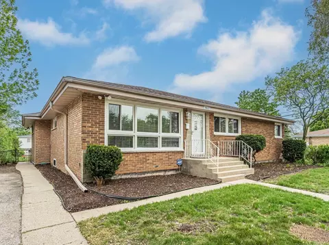 9617 Tripp Ave, Skokie, IL 60076