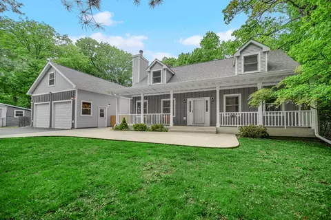 11576 W Half Day Rd, Deerfield, IL 60015